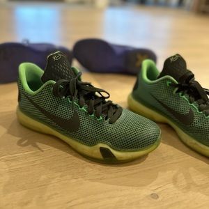 Nike Kobe X Vino size 7. Like new. 9.5-10. Worn indoors 3 times.